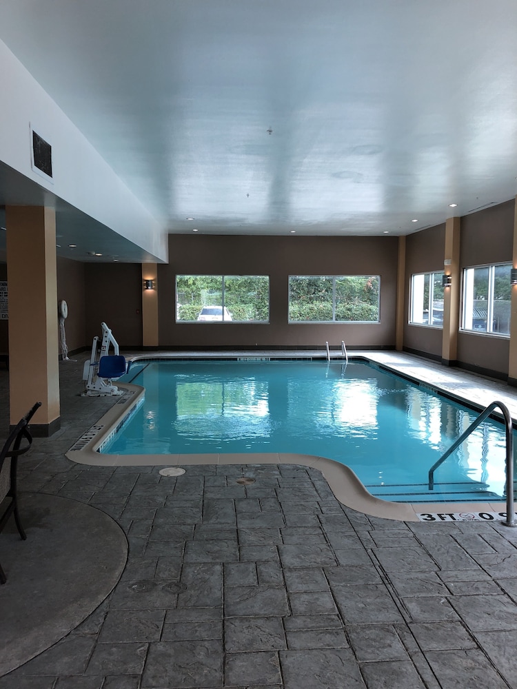 Holiday Inn Express Amp Suites North Dallas At Preston 3/48