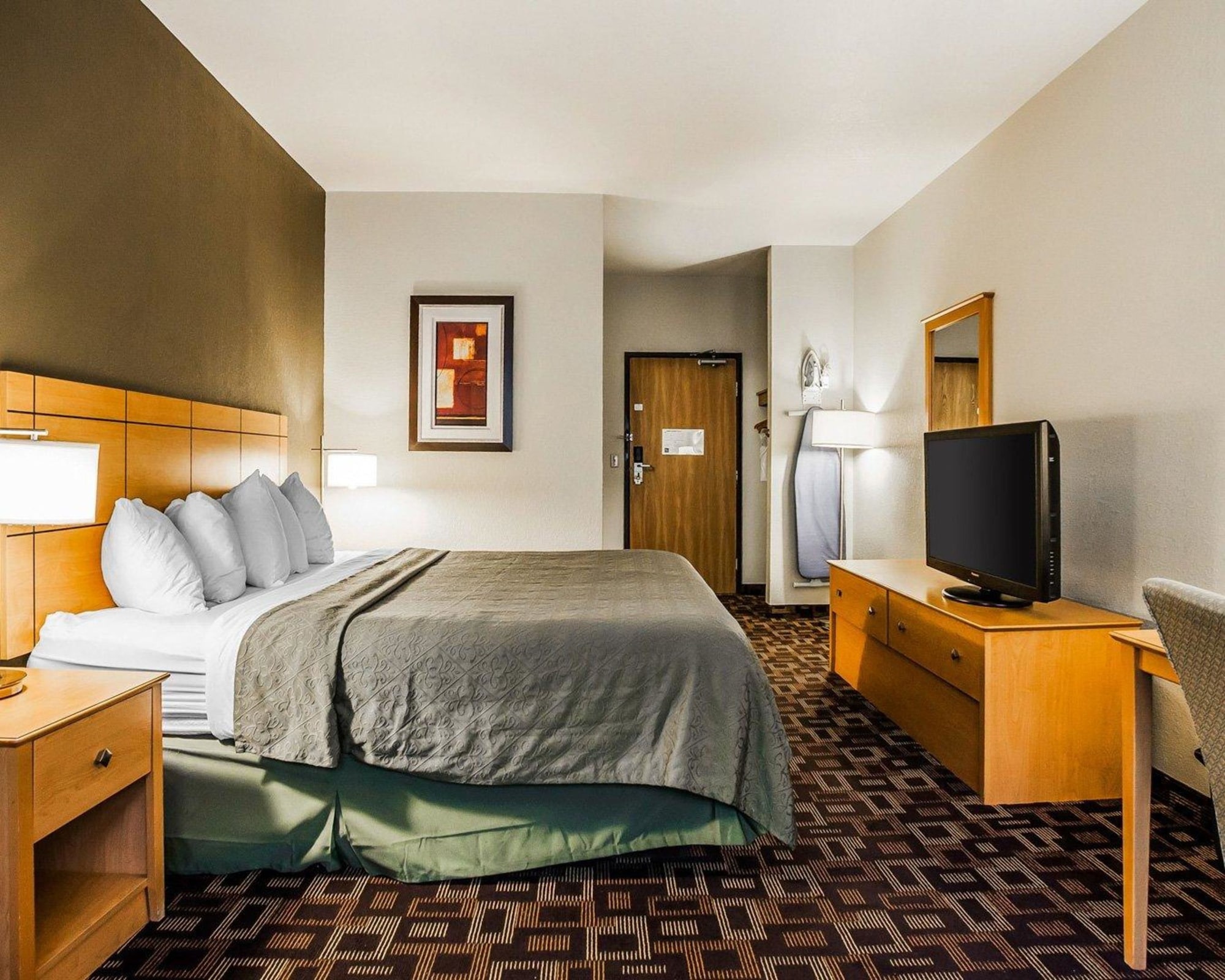 SUITE, KING BED