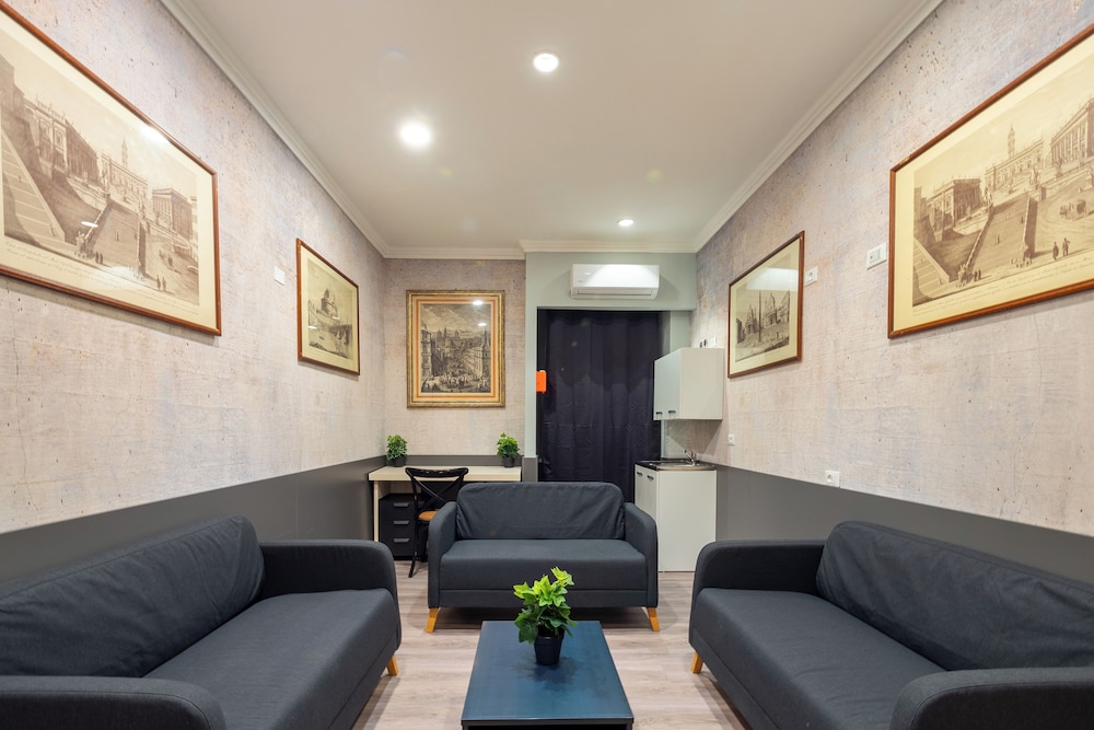 Alessandro Palace Bar 48/69