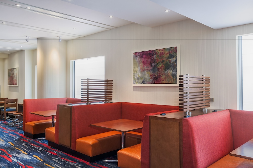 Holiday Inn Express and Suites Fishermans Wharf 35/59