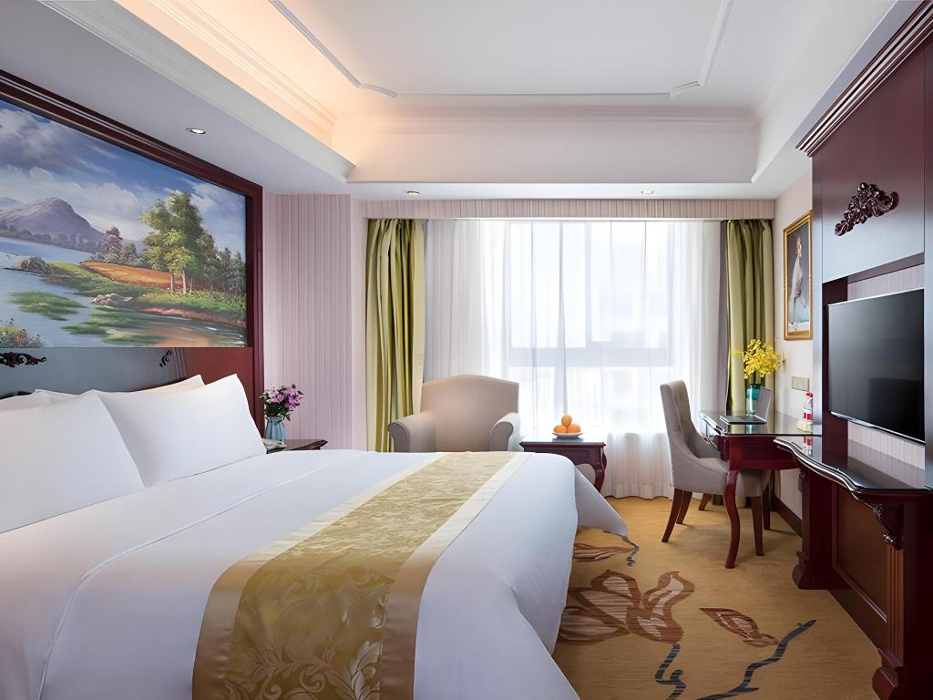 Vienna International Hotel (Shaoxing East Station Wanda) 16/38