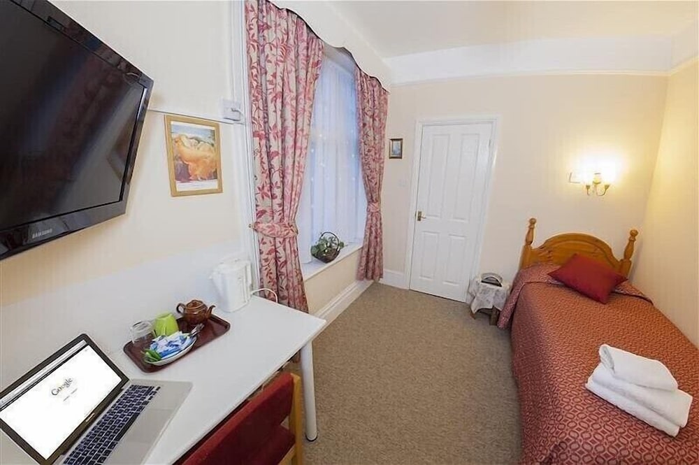 Gatwick Turret Guest House 11/45