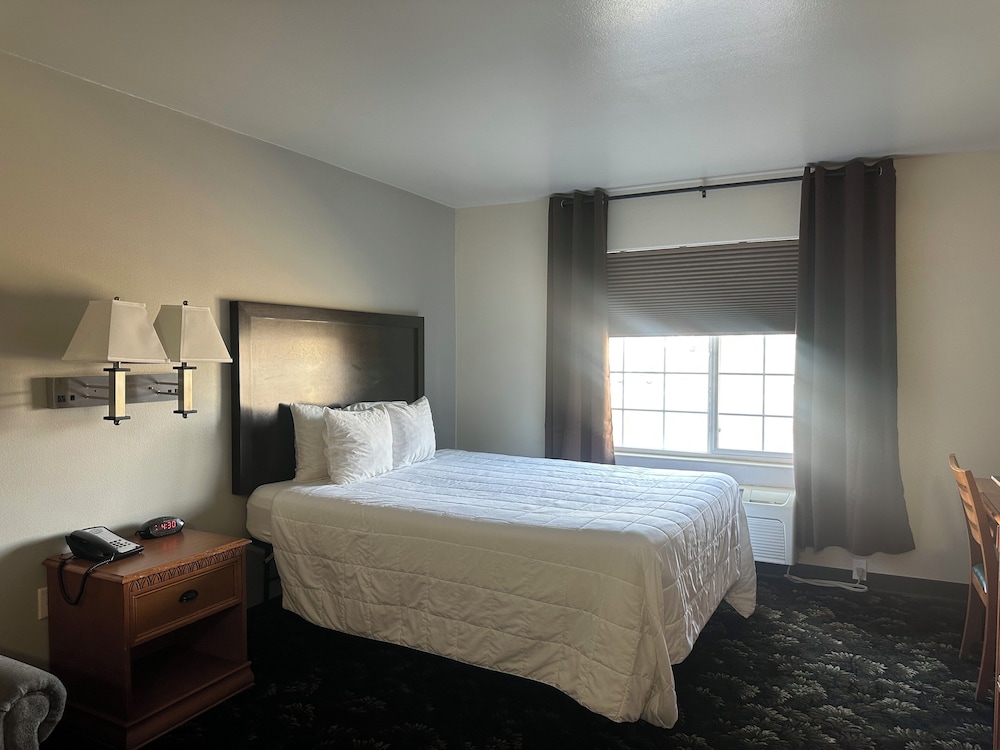 Grand View Inn And Suites 25/65
