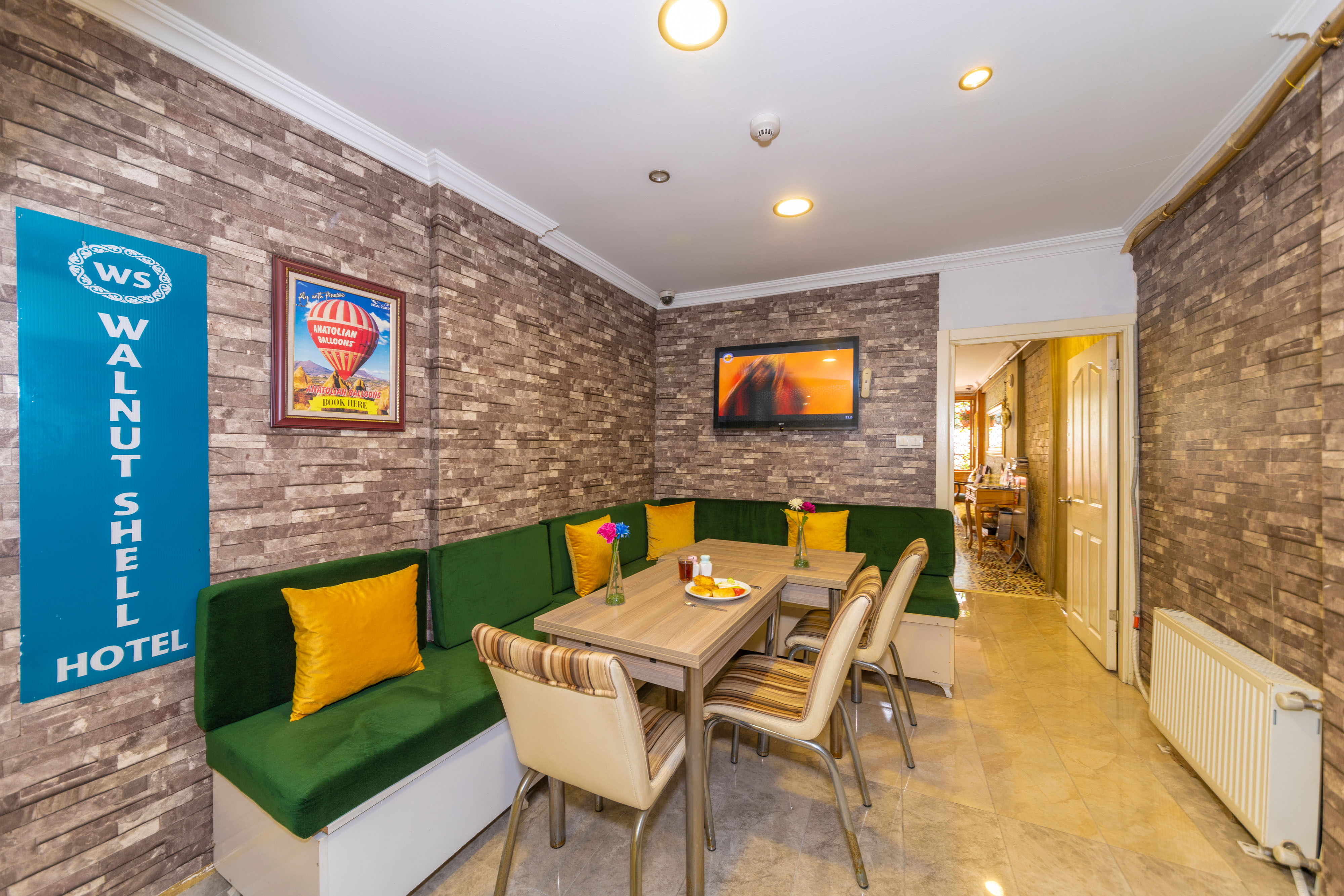 Walnut Shell Hotel 32/52