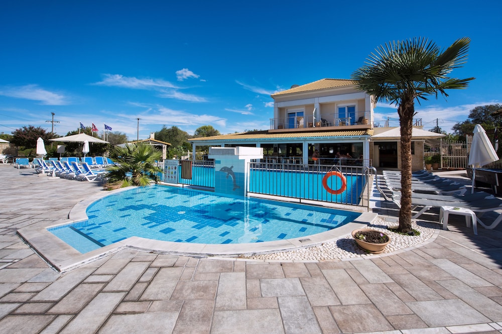Kavos Plaza Hotel 38/50