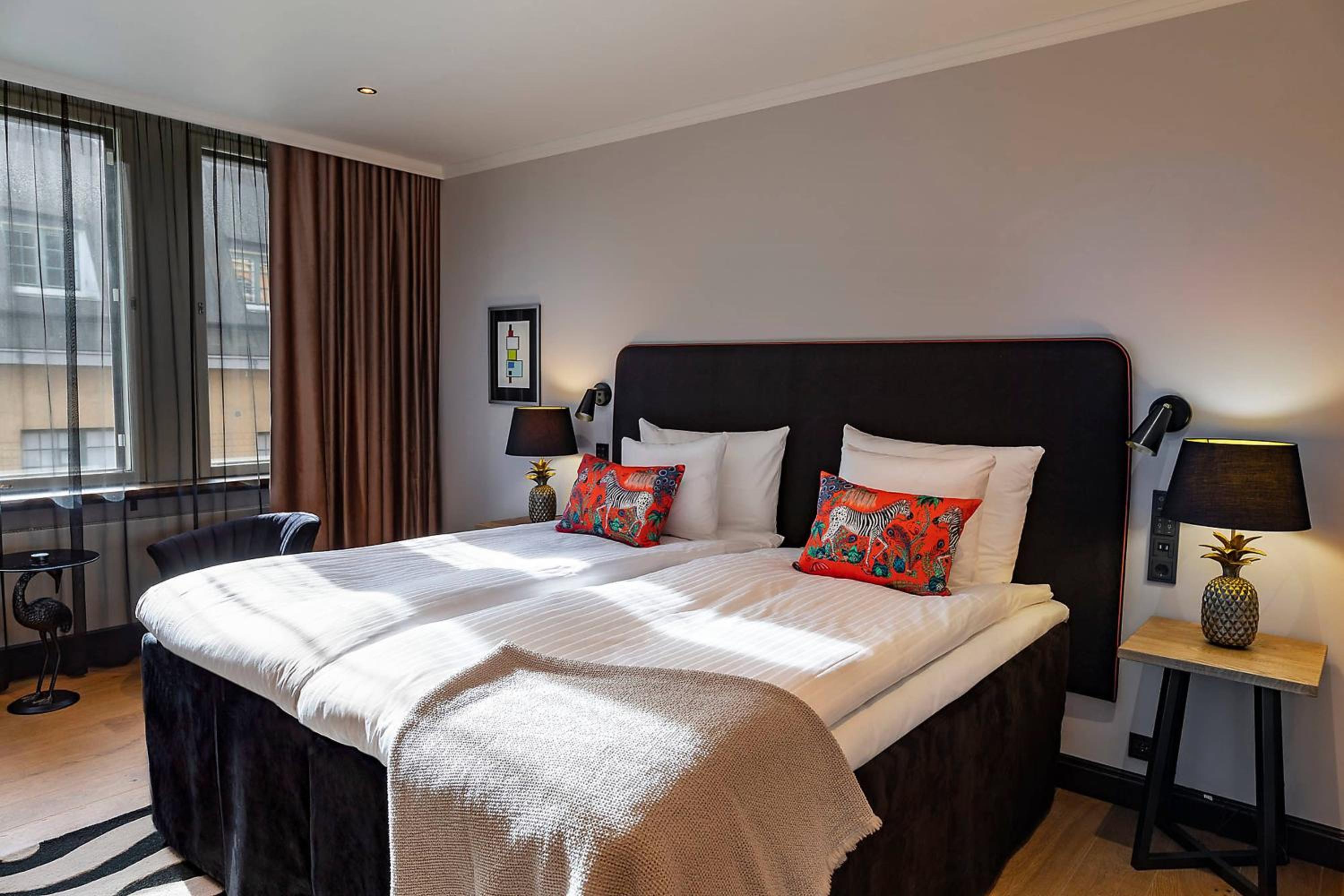 Trendy, King Bed