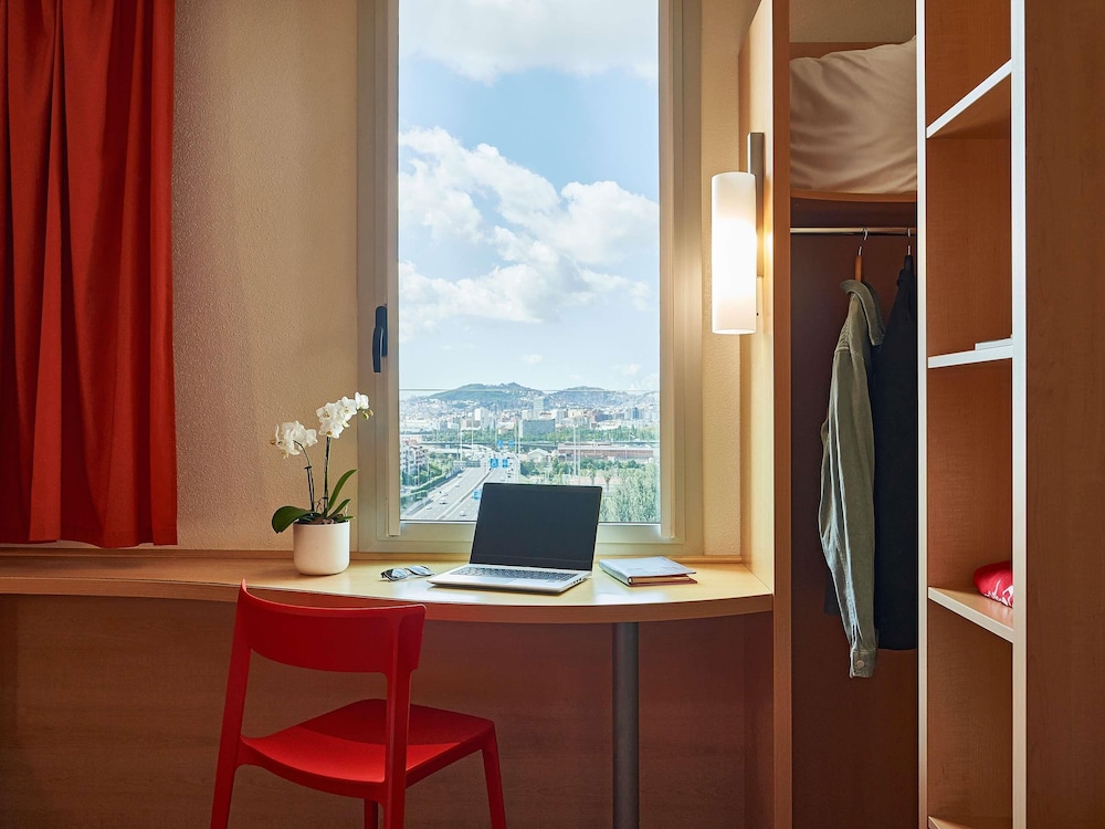 Ibis Barcelona Santa Coloma 36/43