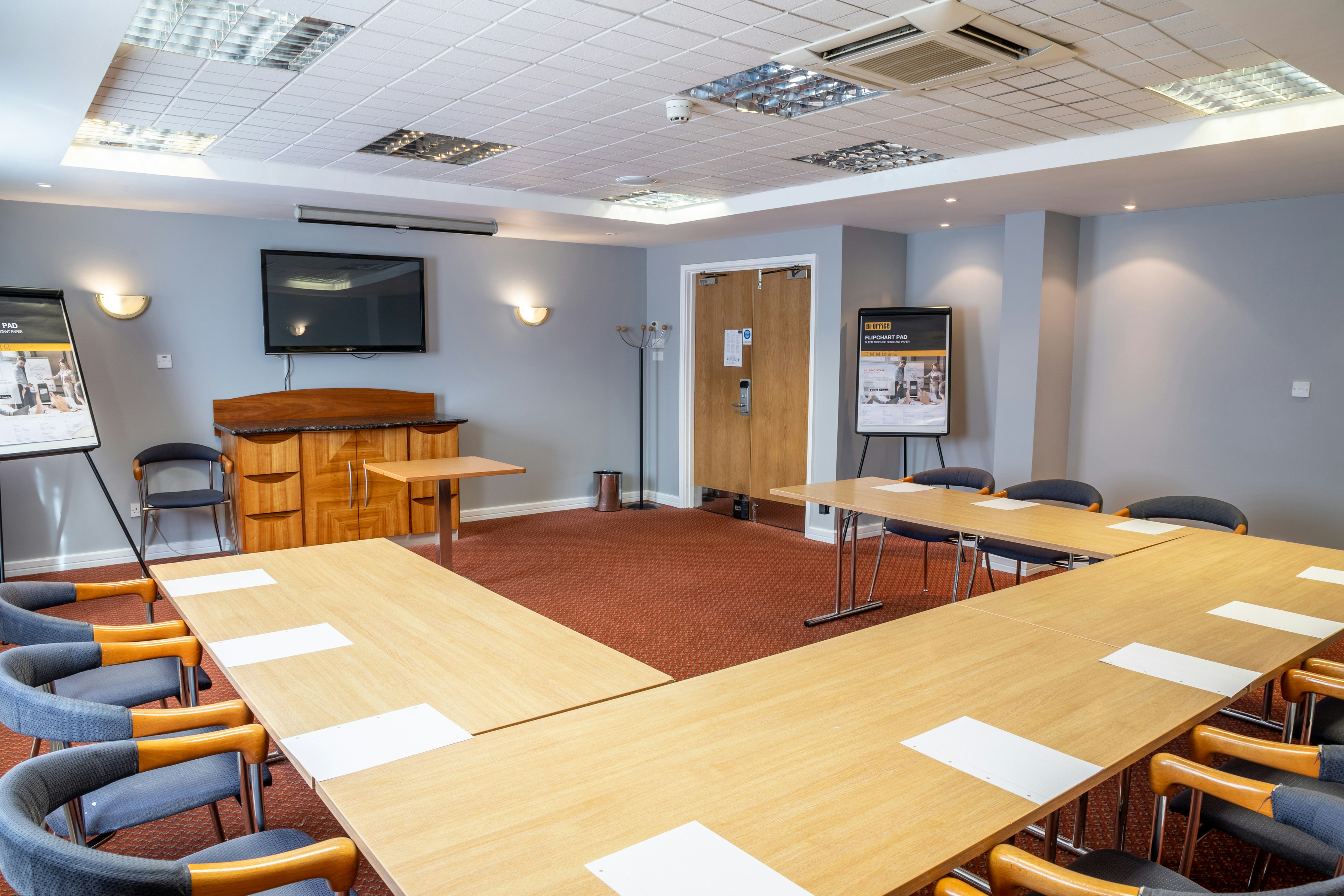 Knowsley Inn and Lounge 33/34