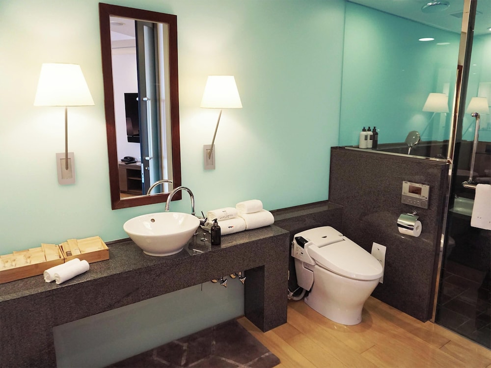 Park Hotel Tokyo 50/50