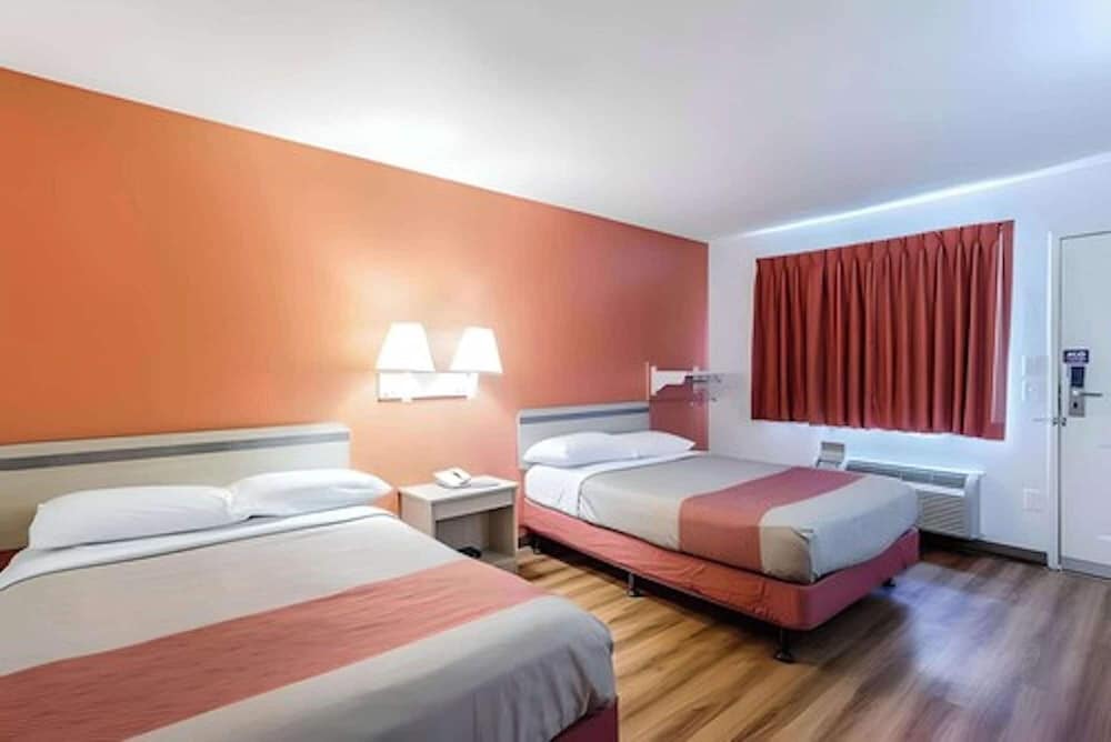 غرفة بسريرين مزدوجين، Motel6 Modesto, CA 3/4