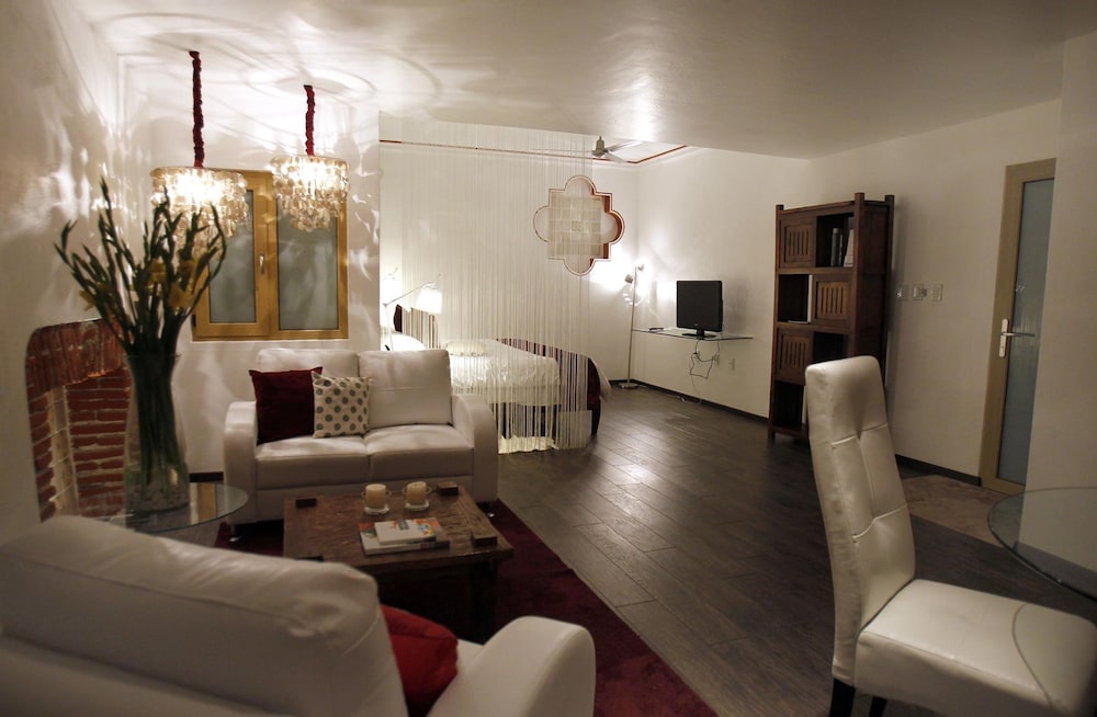 El Sueno Hotel And Spa 67/77