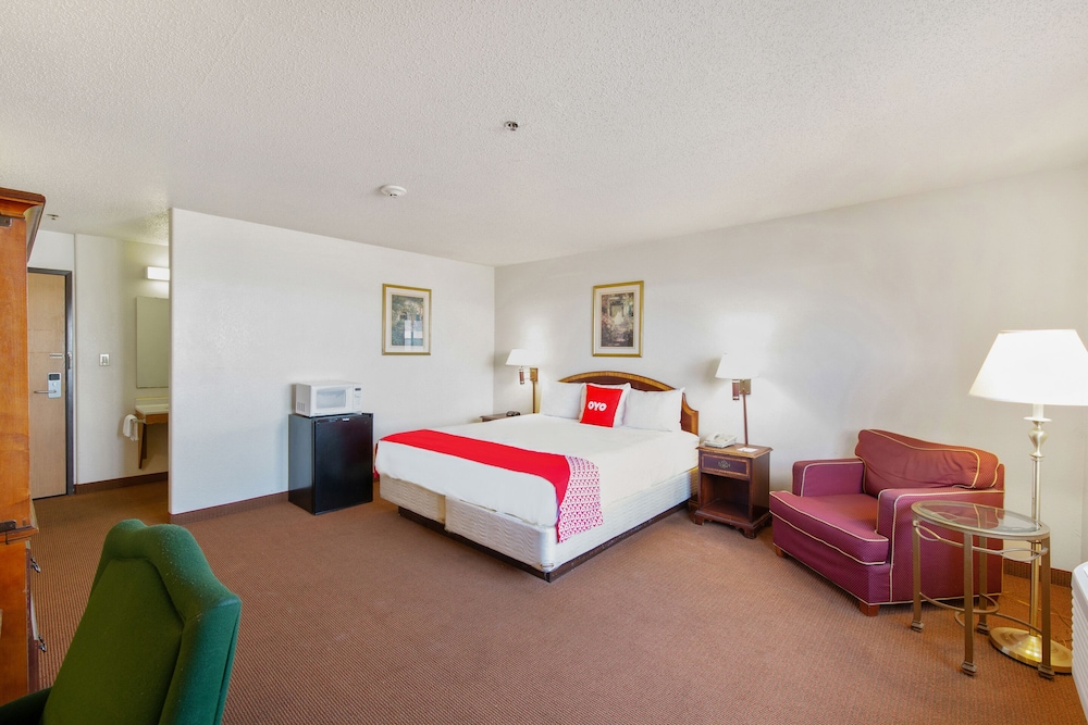 OYO Hotel Portage I-94 28/39