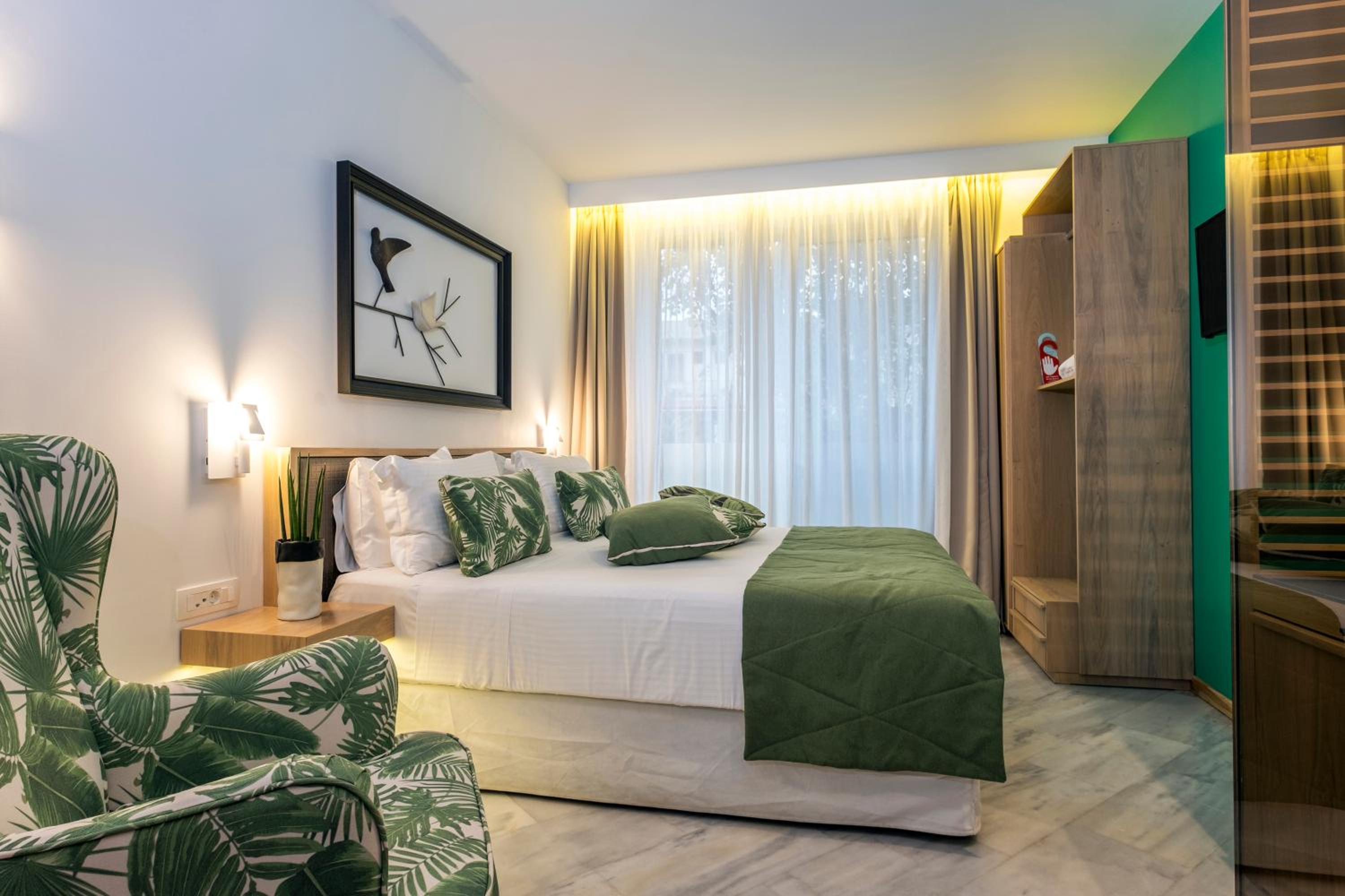 Kalamaki Luxury Suites 12/51