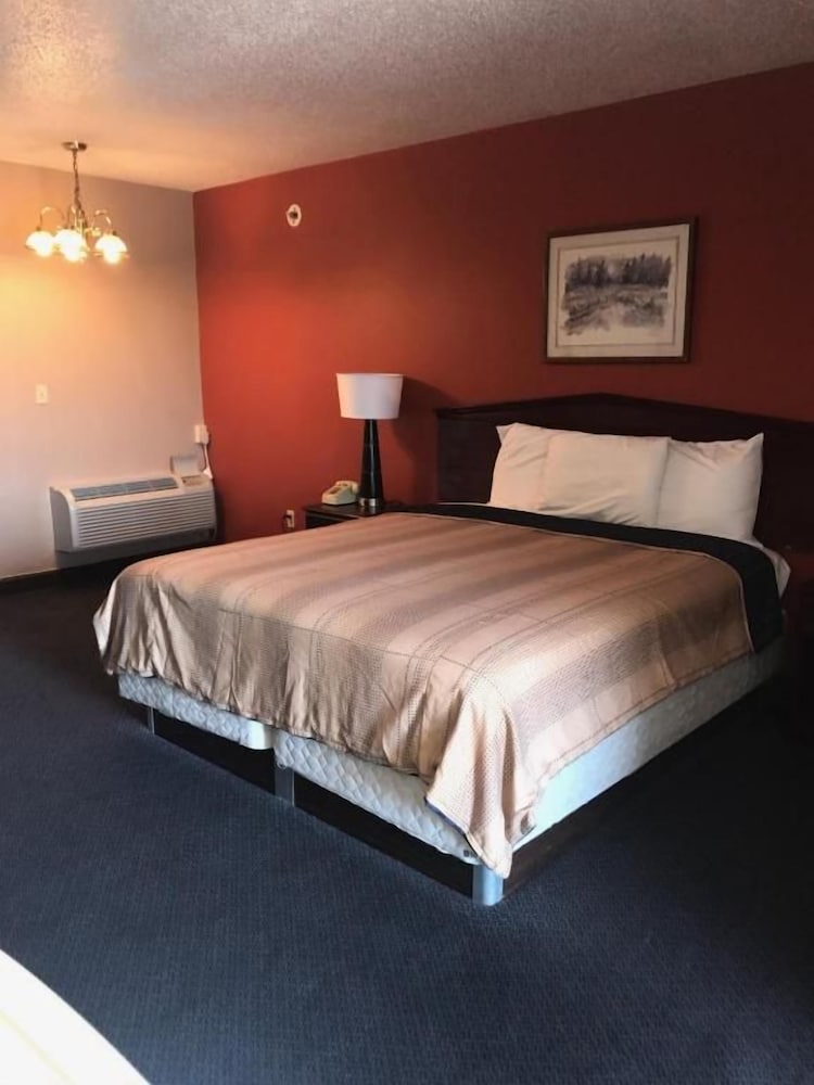 Red Carpet Inn 12/65