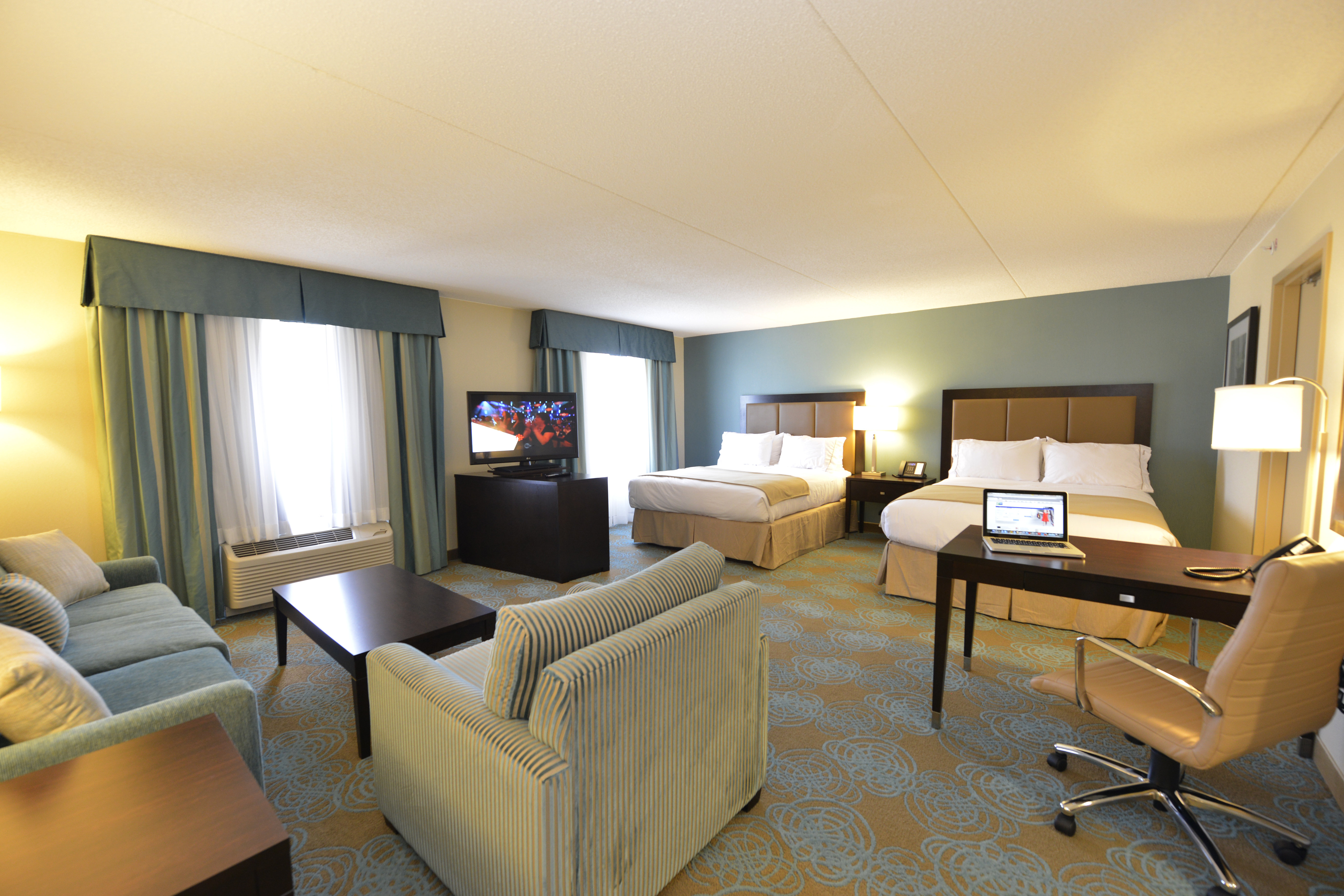 Holiday Inn Express Hotel Suites Waterloo St Jacobs 56/78