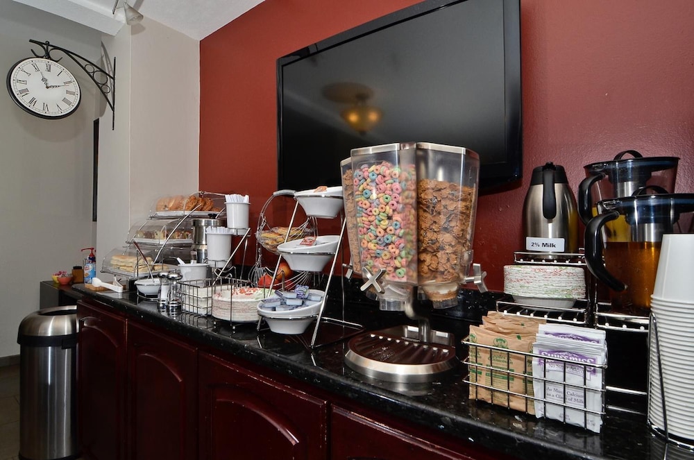 Clackamas Inn Suites 28/42