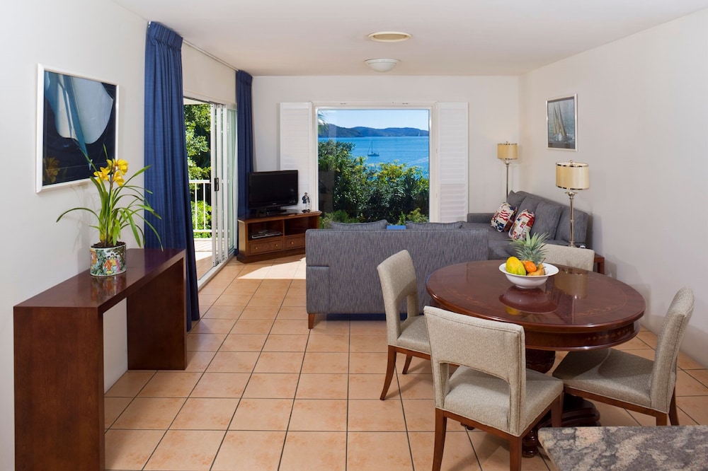 Coral Sea Marina Resort 70/87