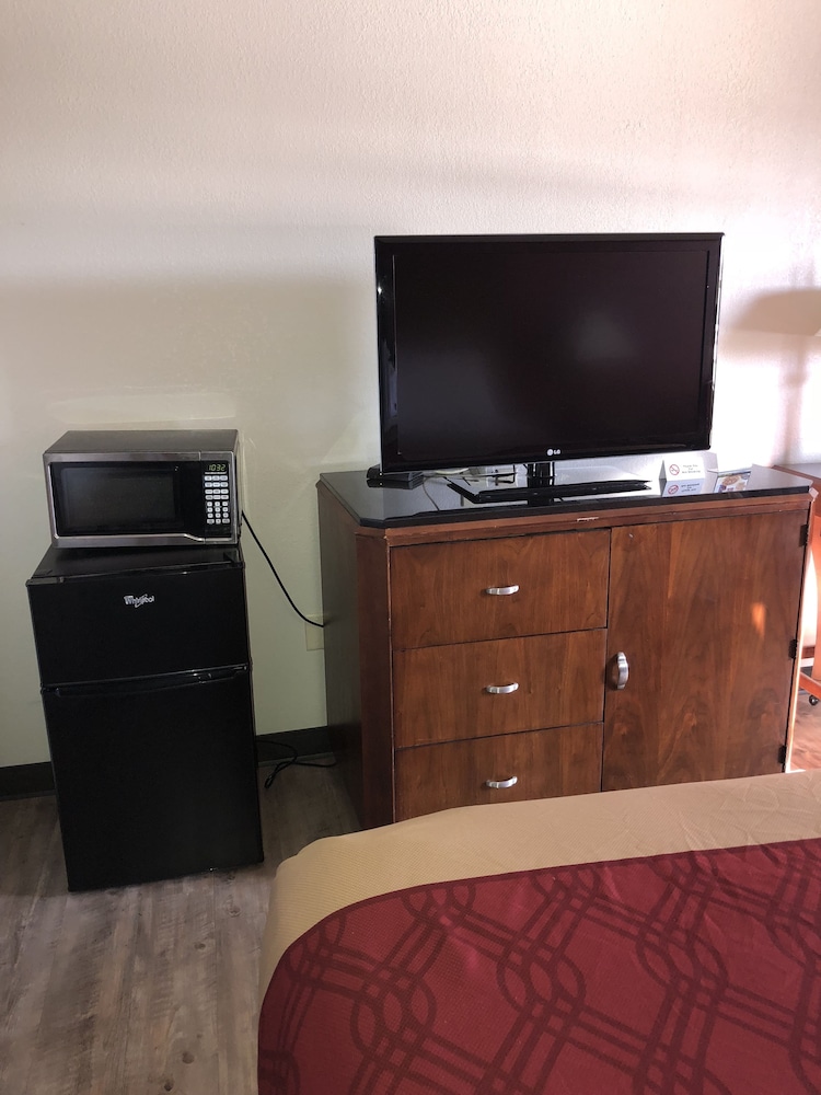 Econo Lodge Athens I-75 4/38