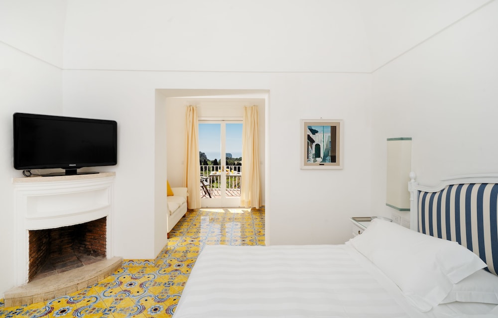 SIGNATURE, SUITE, KING BED, SEA VIEW, BALCONY