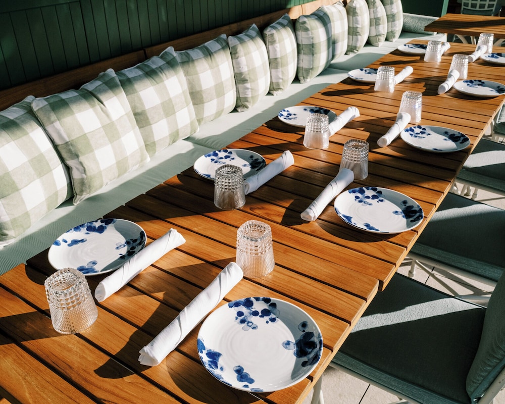 Canoe Place Inn & Cottages 40/50