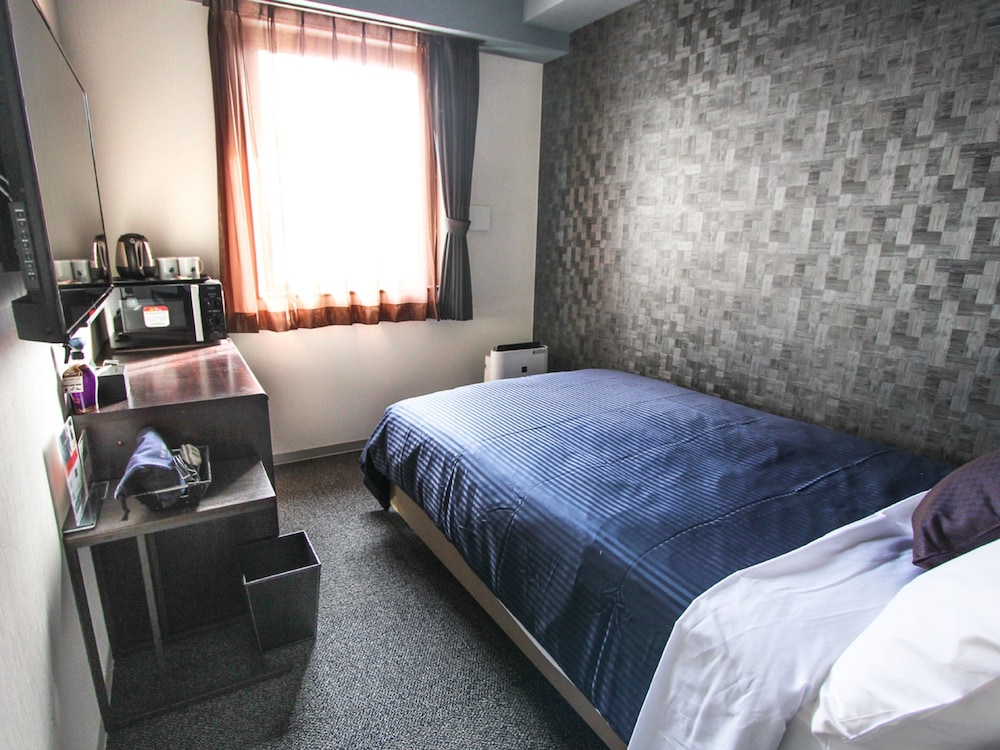 ROOM, SINGLE