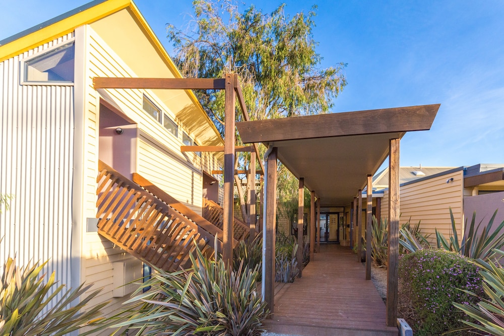 Sandpiper Motel 5/50