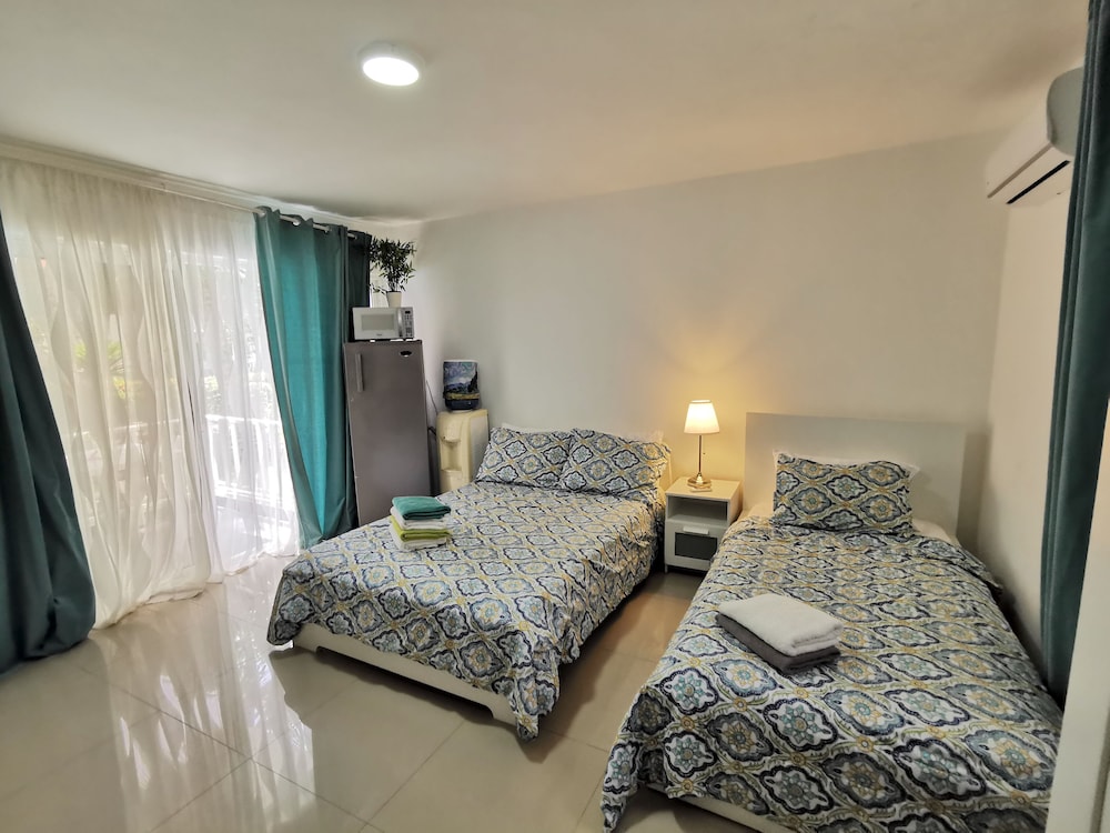 Tropicana Suites Deluxe Beach Club & Pool 14/50