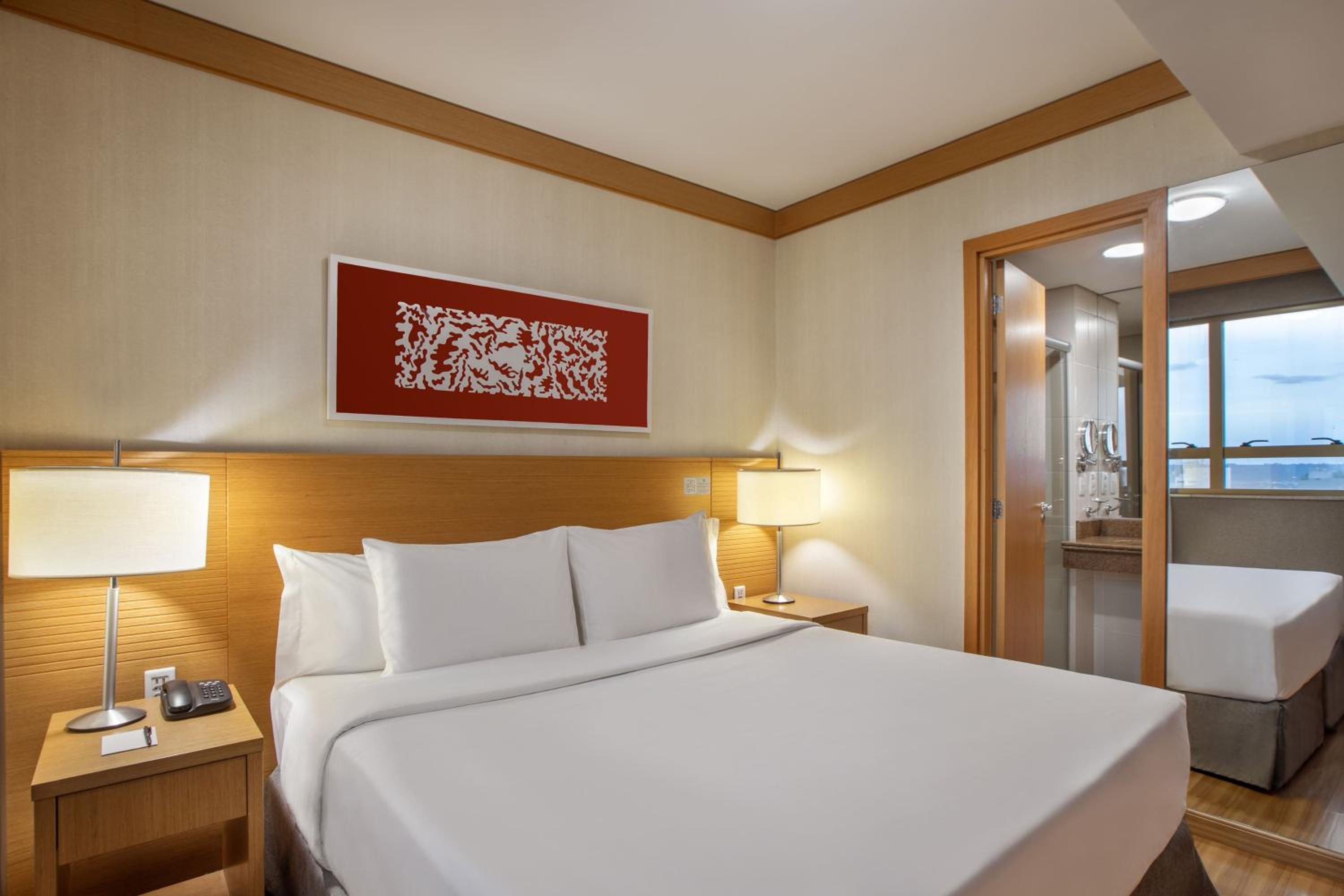 Superior, King Bed, Tower View