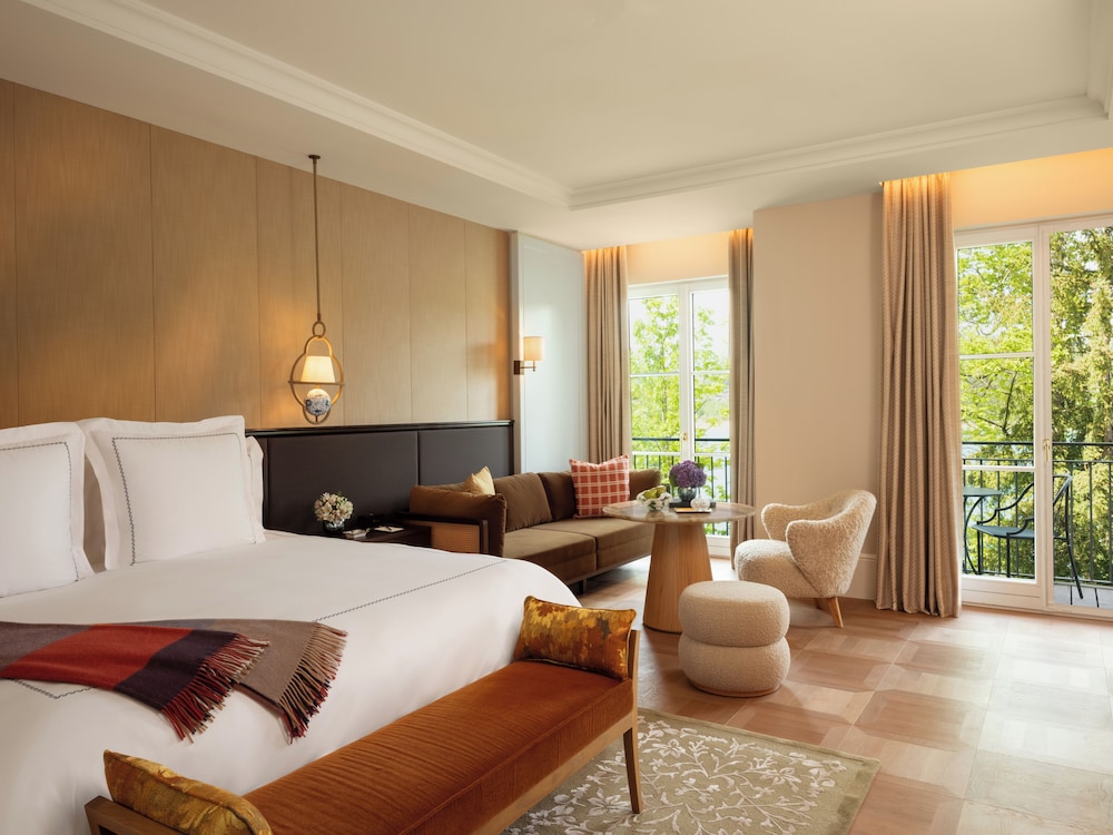 Junior Suite, Deluxe, King Bed, Lake View