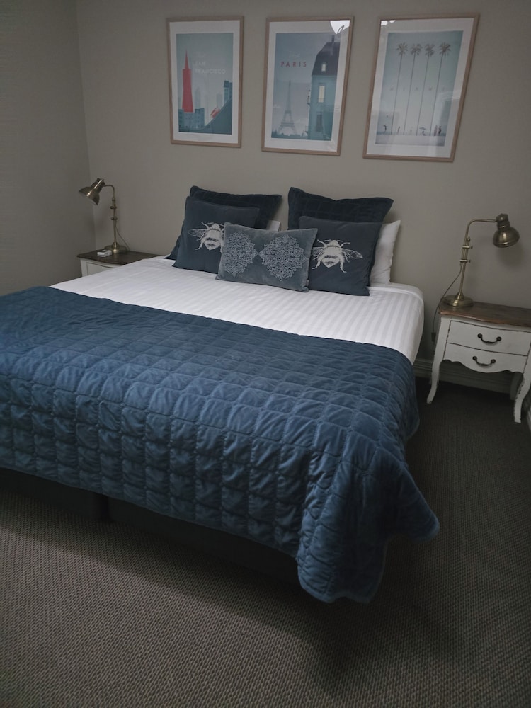 Henry Charles, 2 Bedrooms, Executive, Suite, 2 Queen Beds