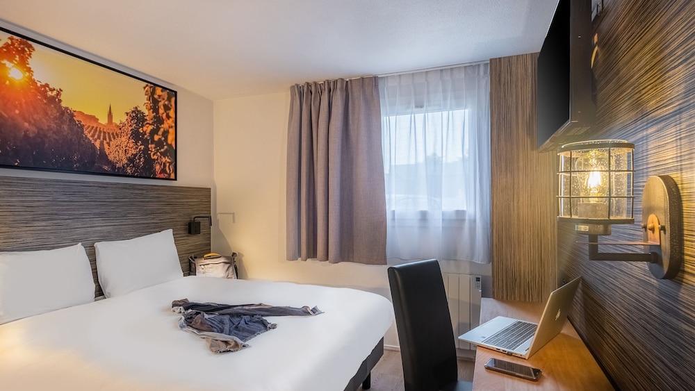ROOM, QUADRUPLE