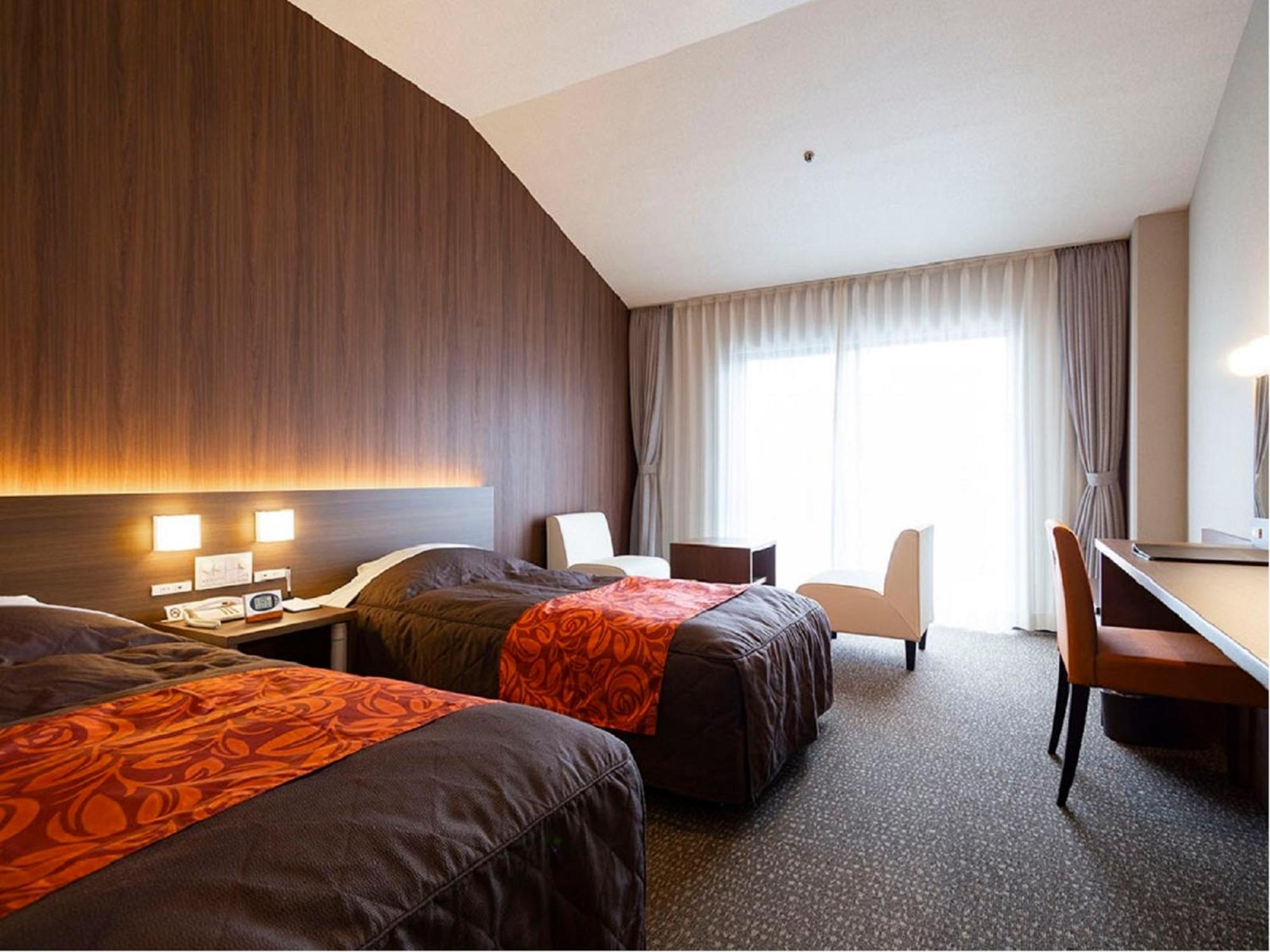Room, Twin Beds, Shared Bathroom