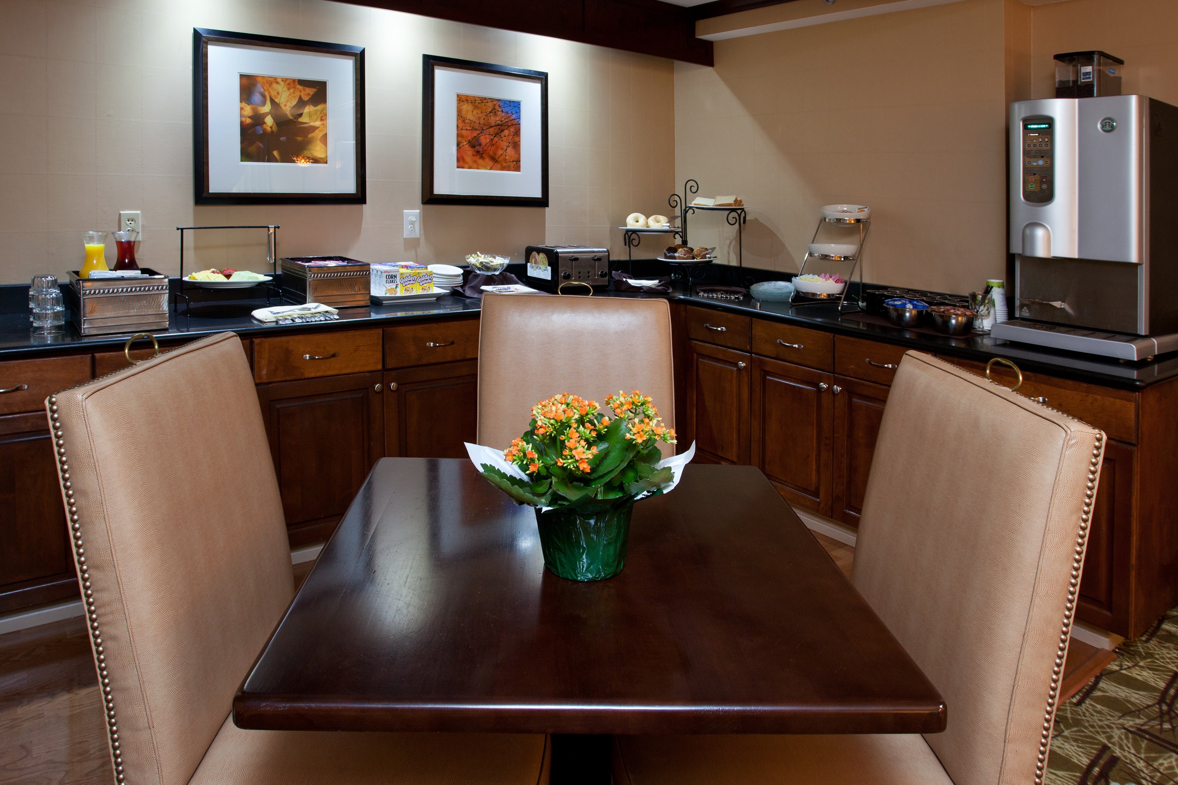 Ramada by Wyndham Cleveland Independence 40/56