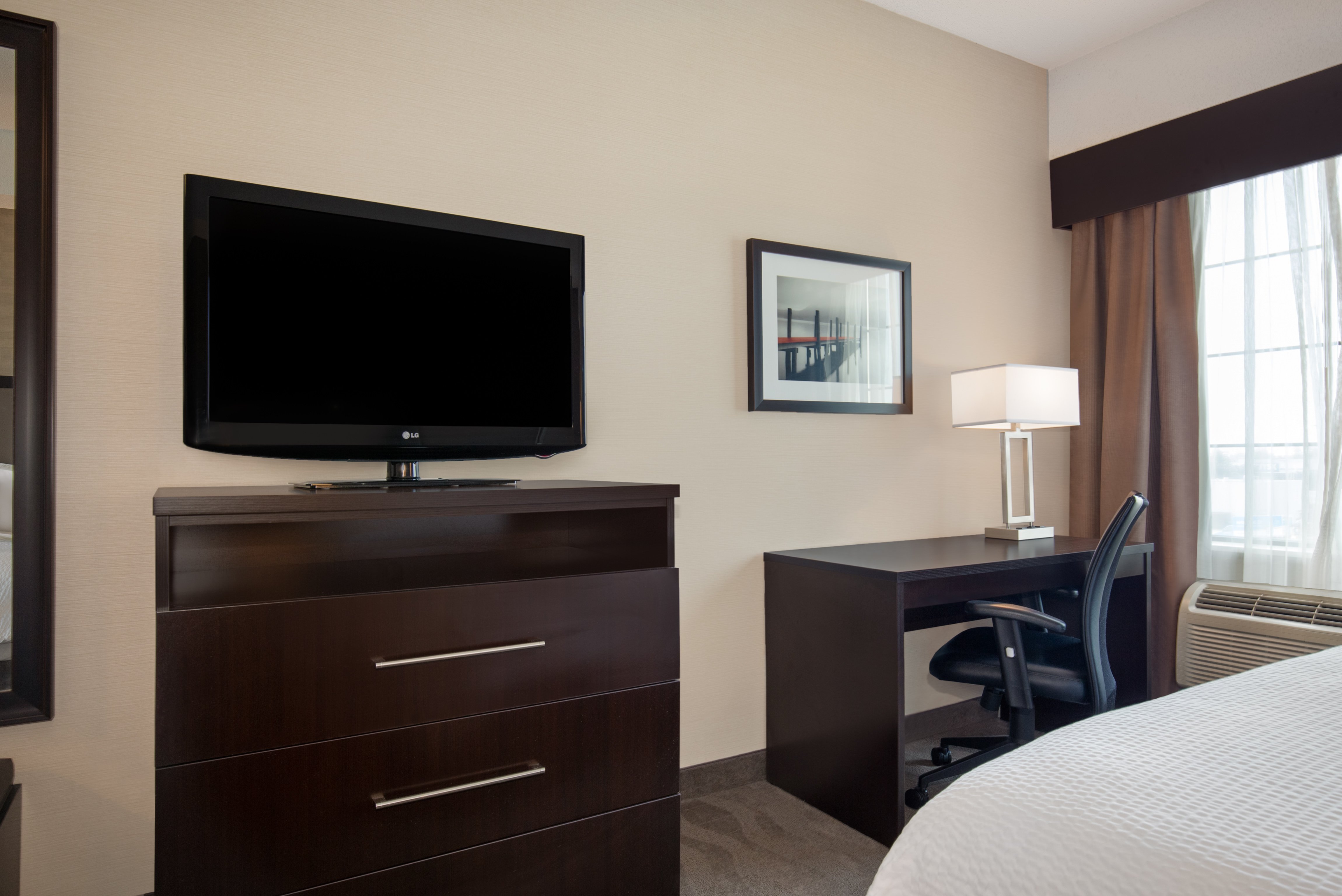Holiday Inn Express Barrie 62/75