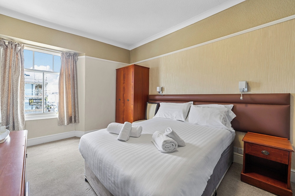 Invicta Hotel 17/64
