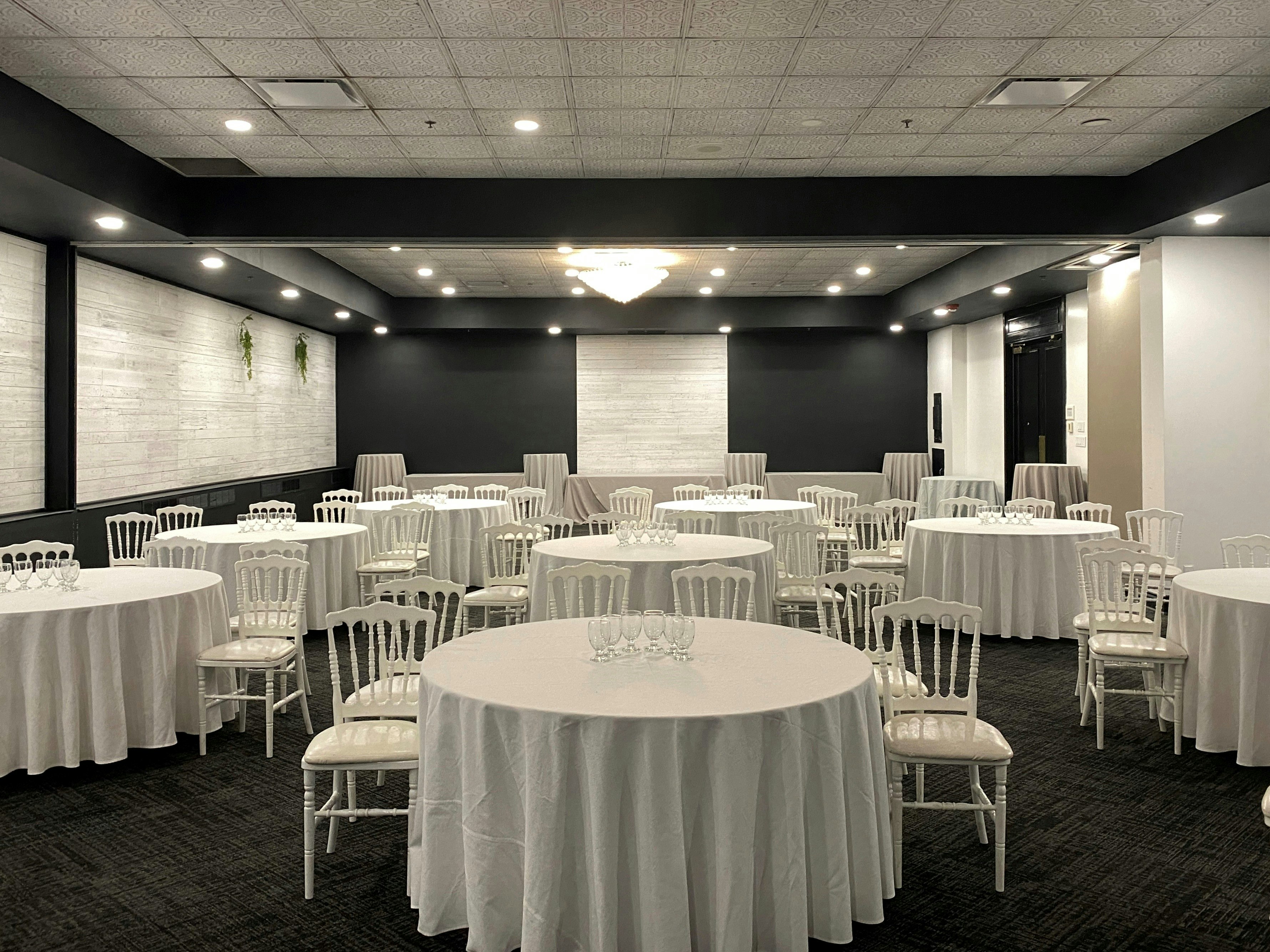 Armon Plaza Montreal Airport 51/62