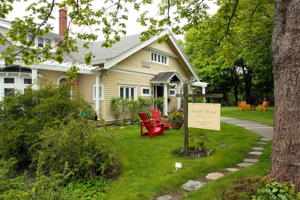 Leaside Manor By The Leaside Group 40/48