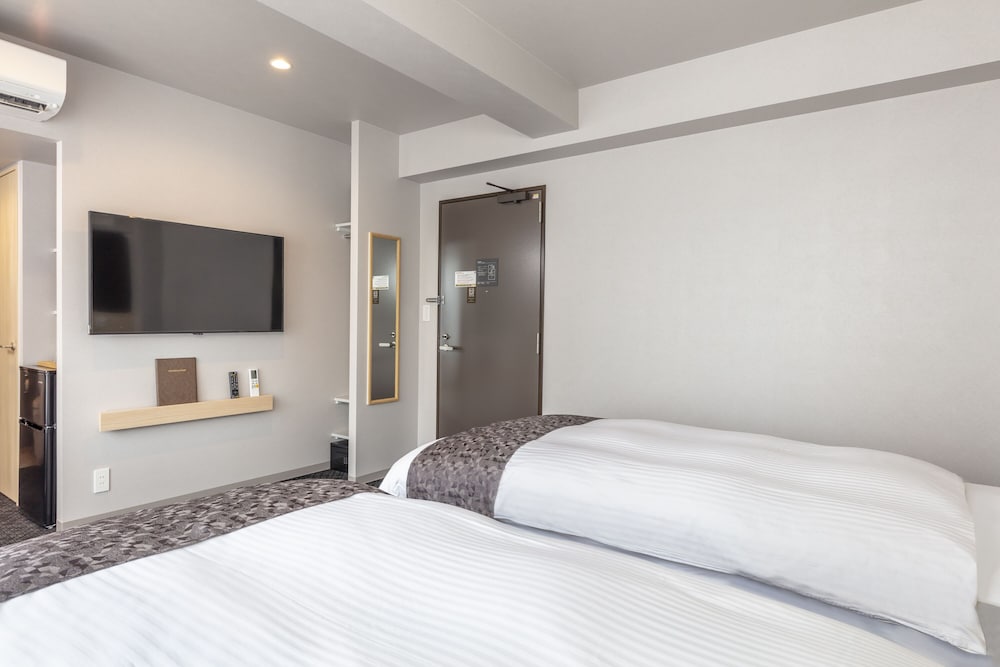LUXURY, TWIN BEDS