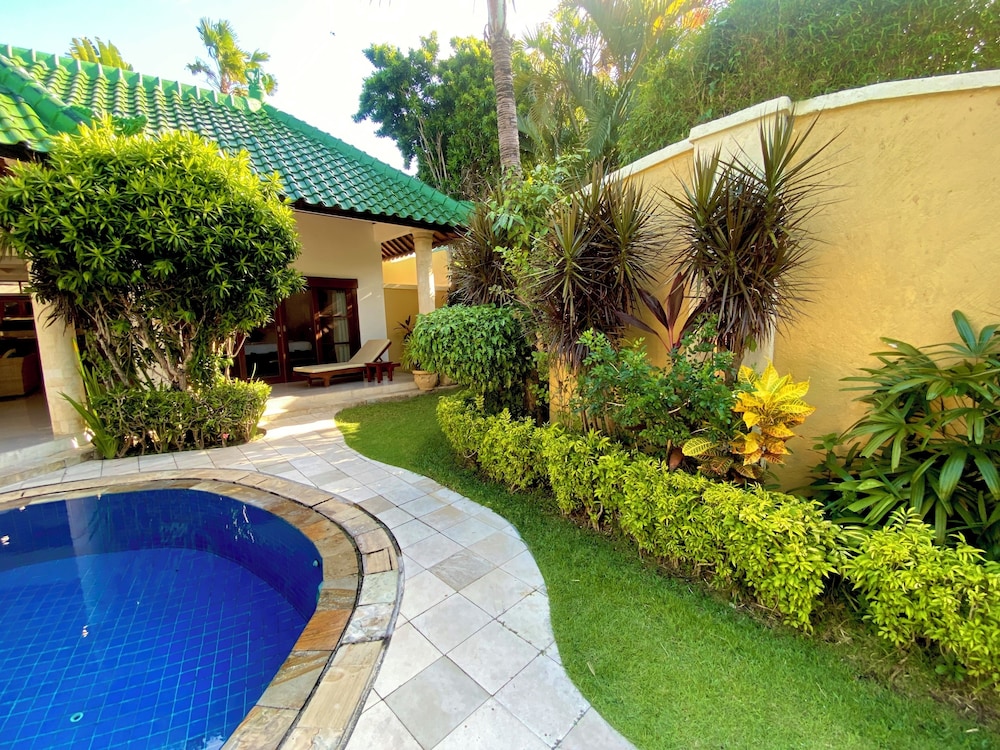 Emerald Villa 45/50