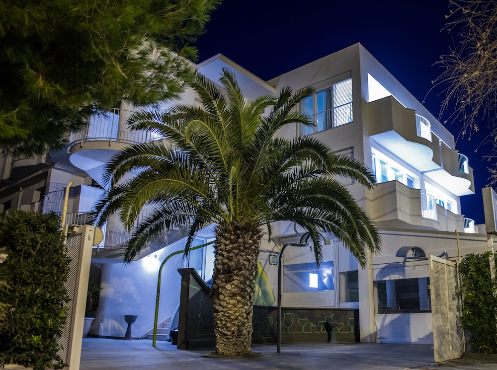 Cico Boutique Hotel 1/64