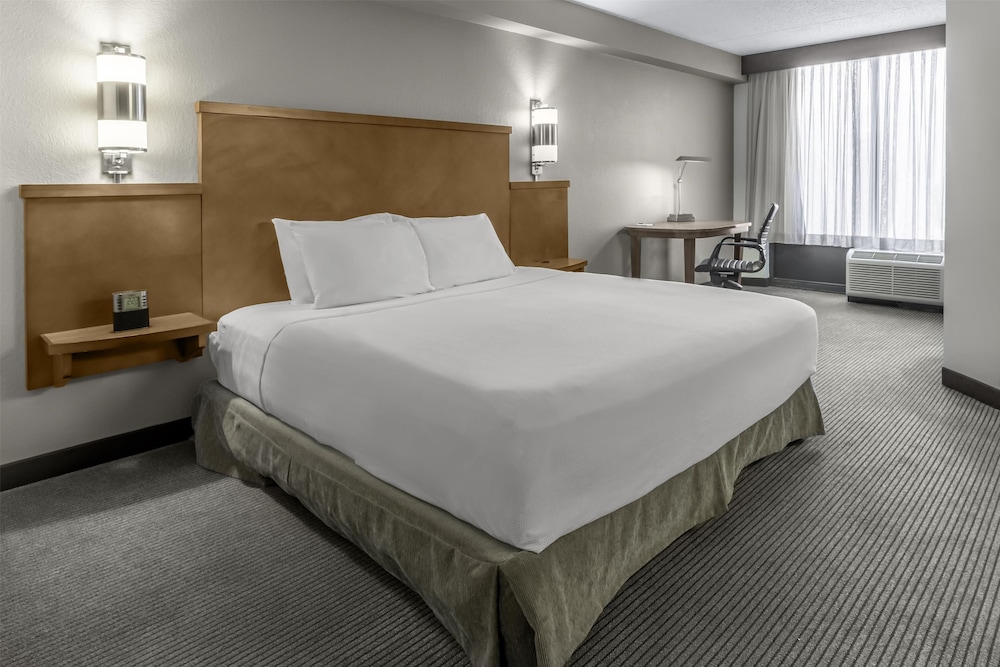 Hyatt Place Charlotte Airport / Billy Graham Parkway 11/65