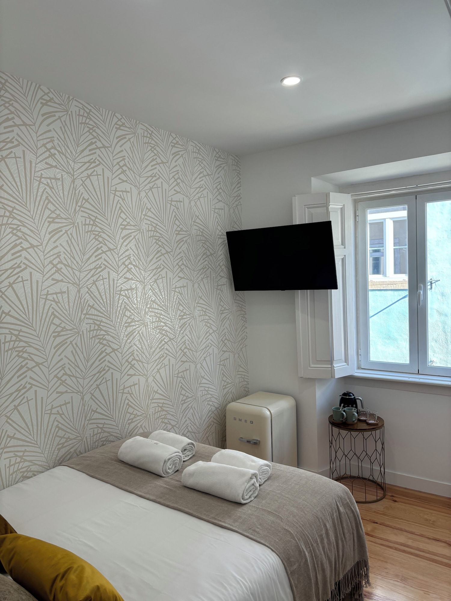 Suite, Queen Bed, Pool Access