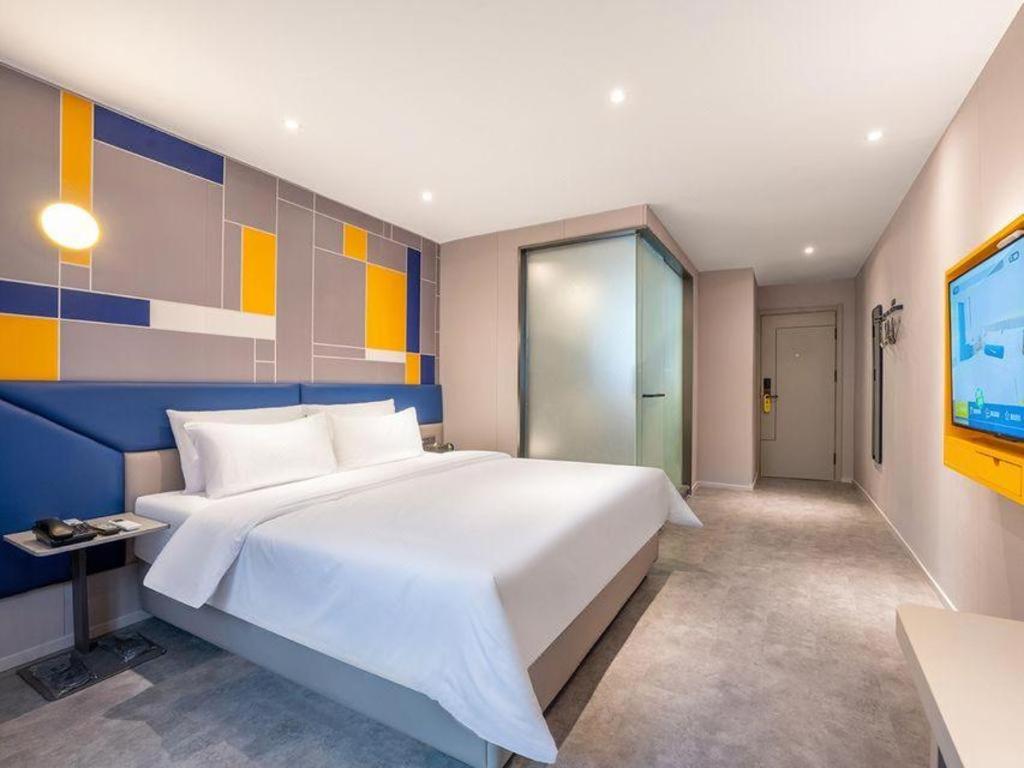 7 Days Inn Wuhan Dingziqiao Zhongnan Road Metro Station 23/43