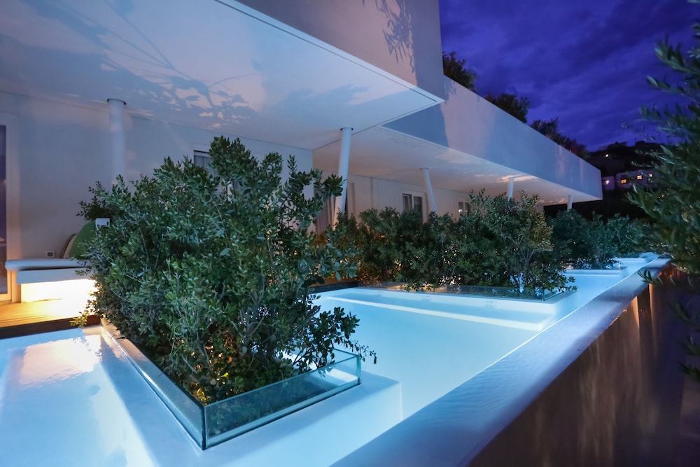 Mykonos Dove Beachfront Hotel 55/73