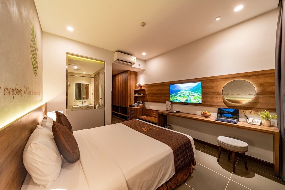 DELUXE, QUEEN BED