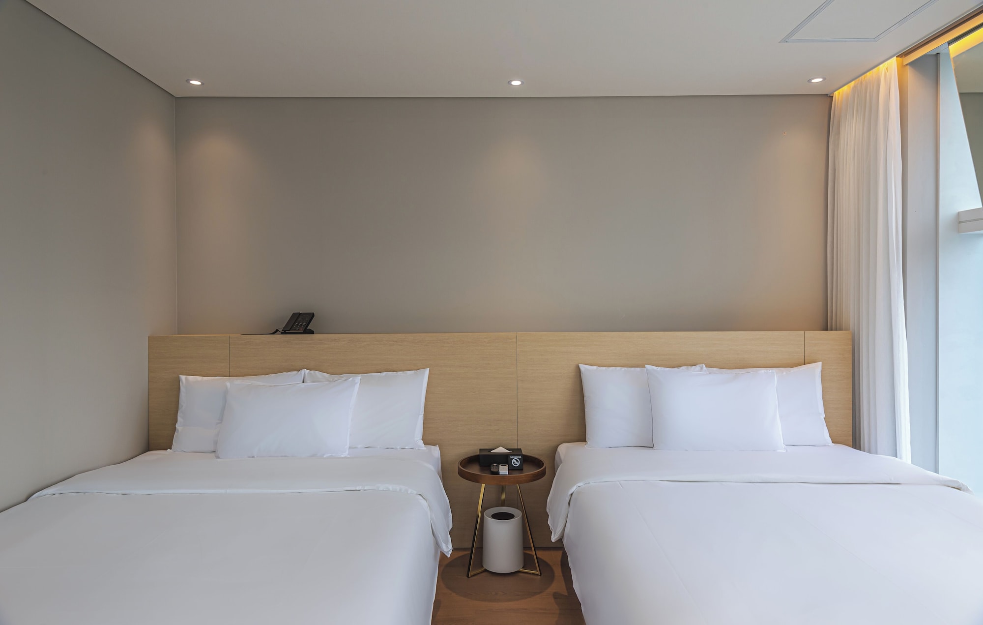 ROOM, TWIN BEDS, LARGE