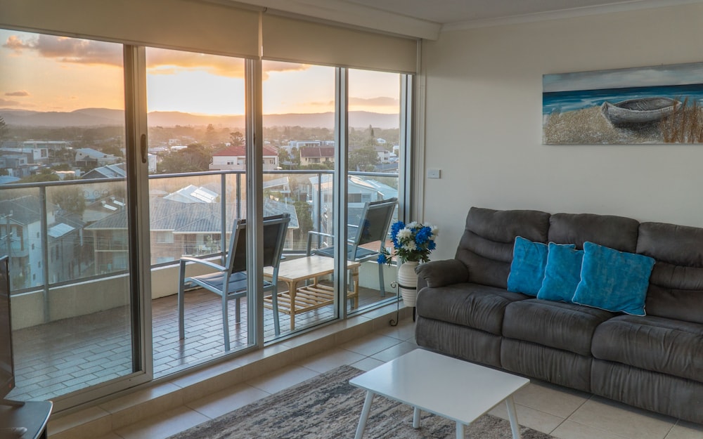 FORESHORE BEACHFRONT APARTMENTS 33/66