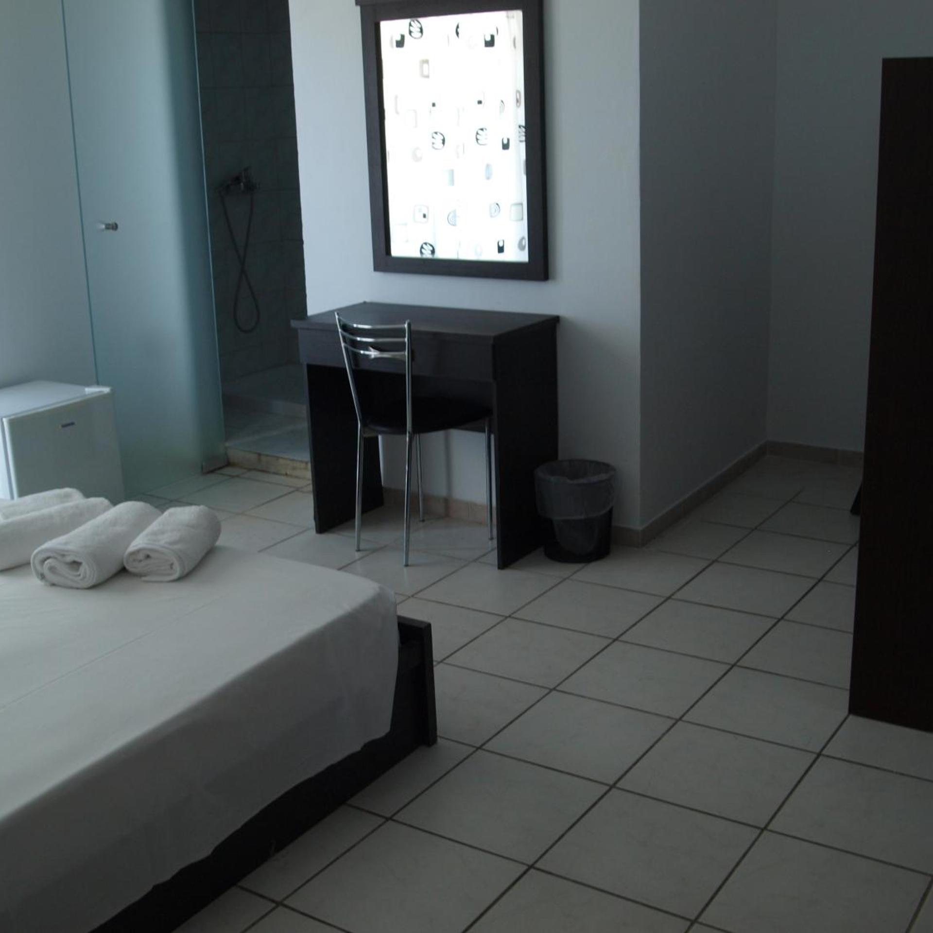 غرفة مفردة، CARINA HOTEL 2/3
