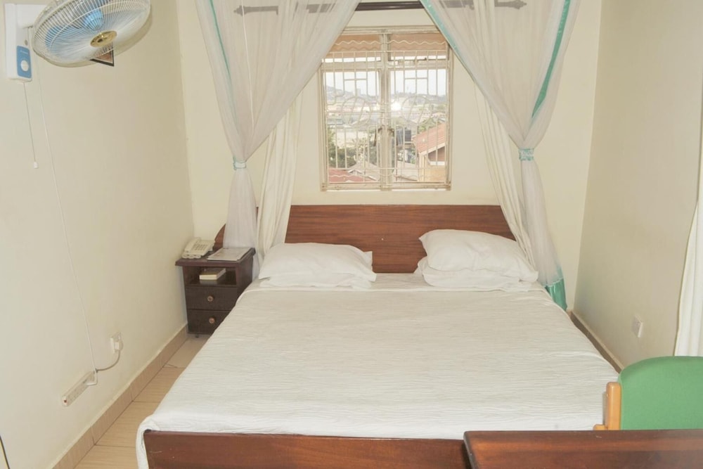 New Scroll Inn Hotel 18/50