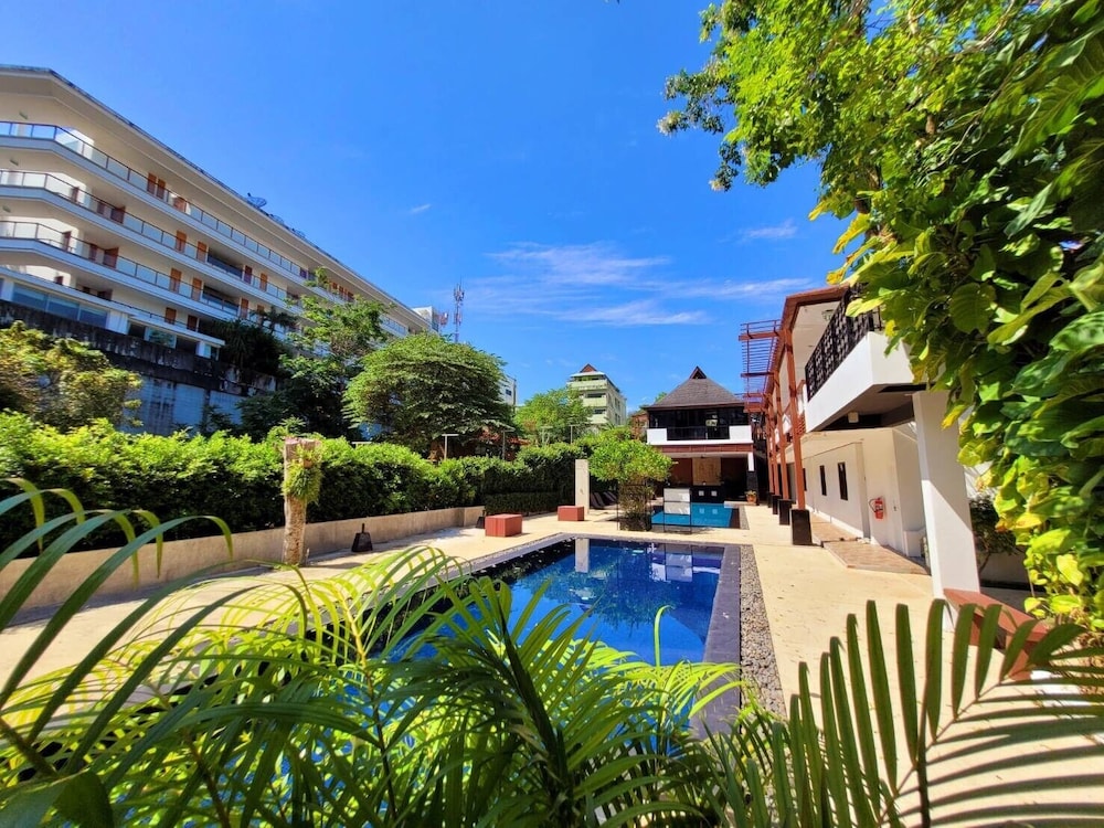 SURINTRA BOUTIQUE RESORT 20/25